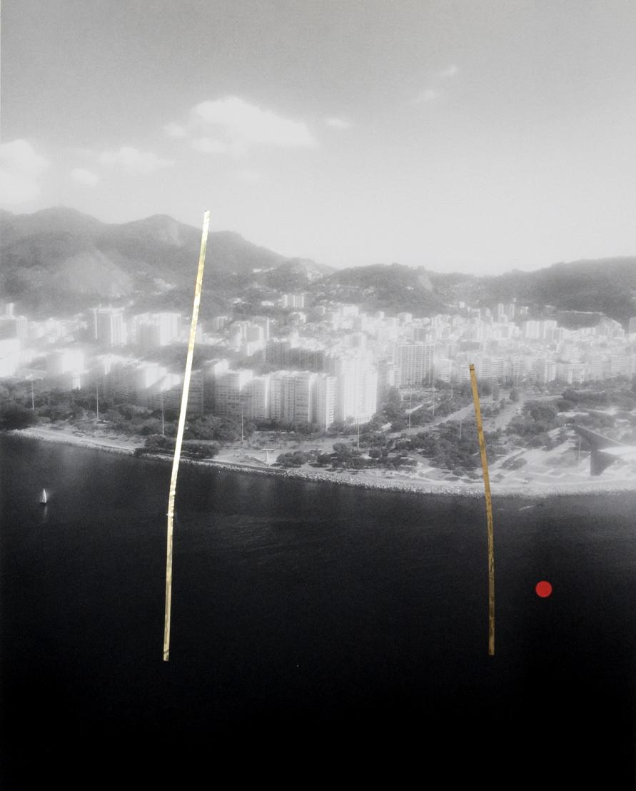 Alice Quaresma, Ninho 82, Sticker over photographic print, 25 x 20 cm, 2016